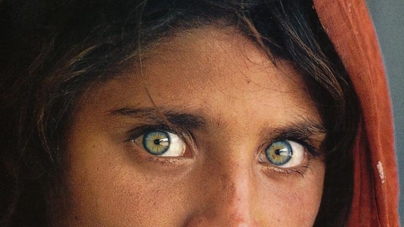 Κάποτε ήταν εξώφυλλο στο National Geographic! Δείτε πως είναι σήμερα το κορίτσι με τα εκφραστικά μάτια
