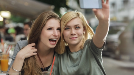 Τι αποκαλύπτουν τα selfies για την προσωπικότητά μας;