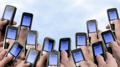 Ξεχάστε τα smartphones – Ξανά στη μόδα τα…παλιά κινητά!