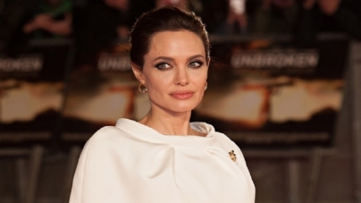 Angelina Jolie: Aφαίρεσε και τις ωοθήκες της