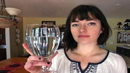 Απίστευτο! Δείτε την 17χρονη που είναι αλλεργική στο νερό (εικόνες)