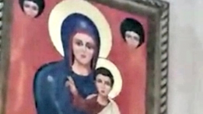 Χαμός στο διαδίκτυο: Βίντεο δείχνει μια εικόνα της Παναγίας να κινεί τα χείλη της κατά την προσευχή