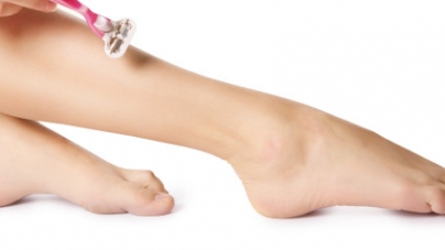 Γιατί στις διαφημίσεις για ξυραφάκια οι γυναίκες παρουσιάζονται χωρίς τρίχες στα πόδια;