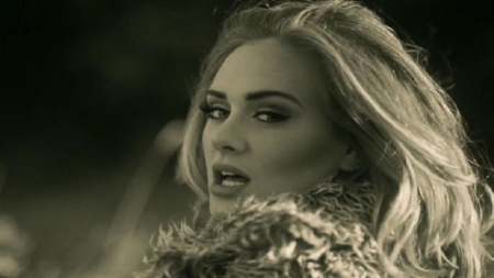 Το ”Hello” της Adele σπάει κάθε ρεκόρ