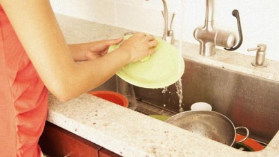 Το πλύσιμο των πιάτων μειώνει το άγχος!