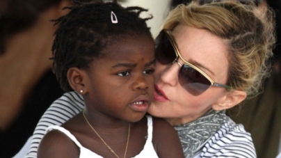 Η Madonna έκανε καντάδα στη μικρή της κόρη ! Δείτε το βίντεο!