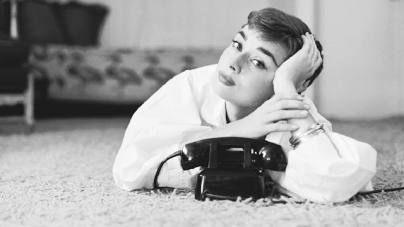 Γιατί οι γυναίκες μιλάνε περισσότερο από τους άνδρες στο τηλέφωνο;