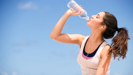 Πόσο νερό πρέπει να πίνεις για να χάσεις περισσότερο βάρος