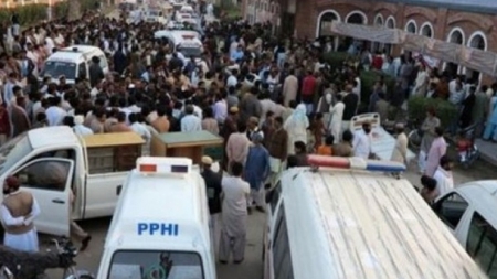 Πακιστάν: Επίθεση αυτοκτονίας σε συγκέντρωση προσευχής