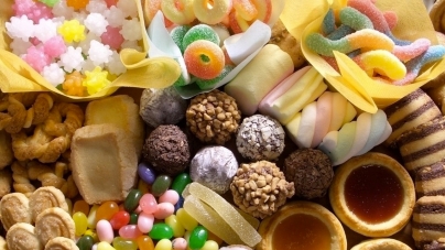 5 σημάδια που δείχνουν πως είσαι εθισμένη στο junk food