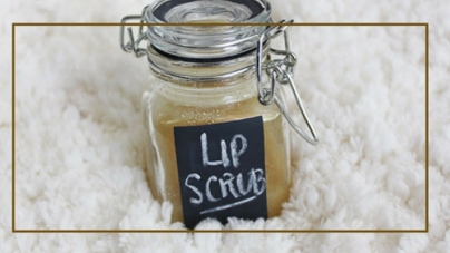 Αυτό το lip scrub μυρίζει φθινόπωρο και μπορείς να το φτιάξεις τώρα κιόλας!
