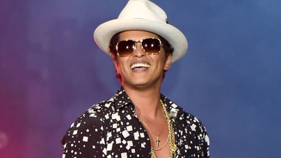 Ο Bruno Mars επιστρέφει με το νέο video “24K Magic”