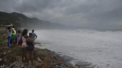 Στην πιό σφοδρή καταιγίδα εξελίσσεται ο τυφώνας Μάθιου