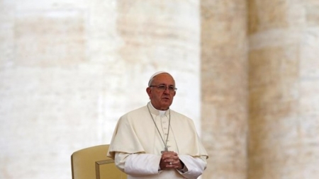 Πάπας: Συνεχίζω να συνοδεύω ποιμαντικά ομοφυλόφιλους