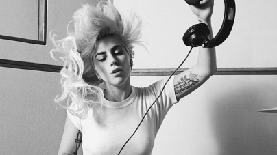 Alert! Η Lady Gaga κυκλοφορεί το ολοκαίνουριο «Million Reasons» Βίντεο