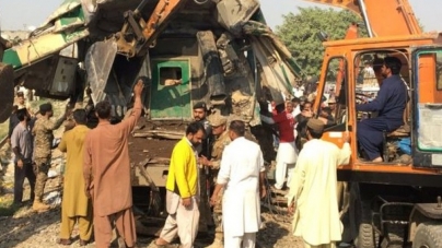 Δεκάδες νεκροί από σύγκρουση τρένων στο Πακιστάν