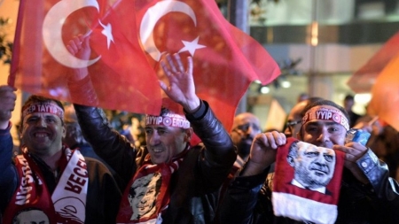 Πραξικόπημα απο τον Ερντογάν καταγγέλλει το CHP