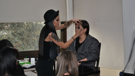 Παρουσίαση Μακιγιάζ για το Ρεβεγιόν από τη μακιγιέζ της παγκοσμίου αναγνωρισμένης εταιρείας καλλυντικών MAC Cosmetics Cyprus