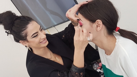Παρουσίαση Extreme Μακιγιάζ για το Ρεβεγιόν των Χριστουγέννων και της Πρωτοχρονιάς στo KES College από την εταιρεία καλλυντικών MAC Cosmetics Cyprus