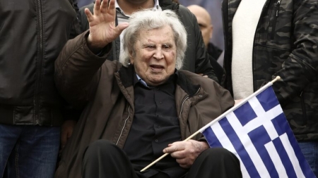 Μίκης Θεοδωράκης: Από σήμερα μέχρι την Τετάρτη παραδίδεται στην αγκαλιά των Ελλήνων